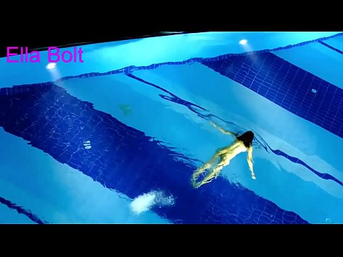 ❤️ No puedo dejar de mirar, joven rubia pillada nadando desnuda en la piscina del complejo ELLA BOLT Super porno en es.freepornhdonlinegay.ru ❌️❤️❤️❤️❤️❤️❤️❤️